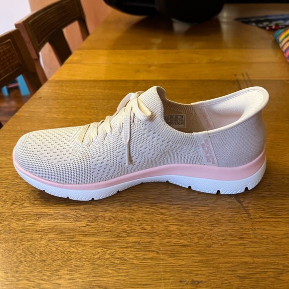 Skechers hands free slip-in sneakers - Summits - New Daily pink 8.5 NWOT - Picture 7 of 8
